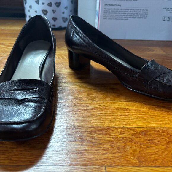 Vintage Nine West 1.5" Block Heel Dark Brown Leather Penny Loafers Size 8M - Picture 2 of 8